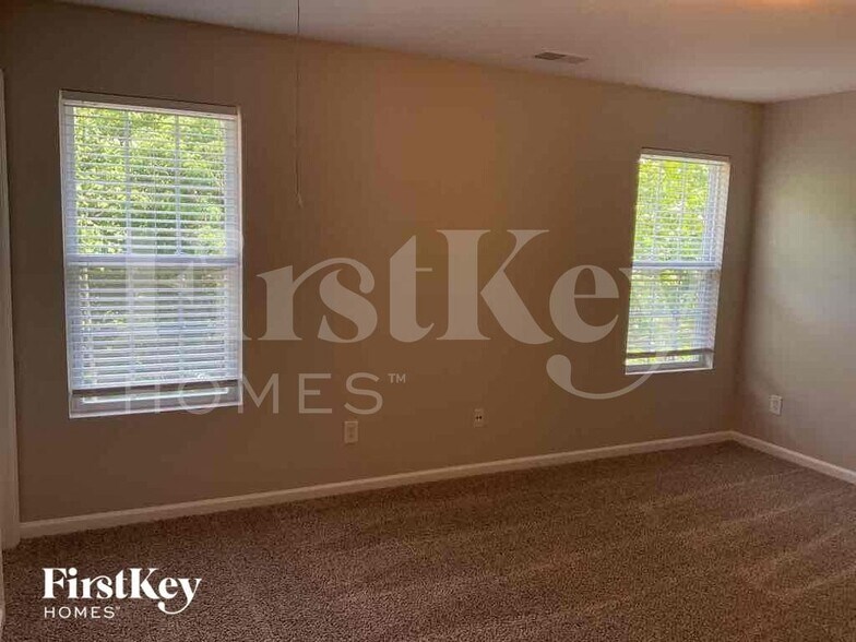 Building Photo - 12814 Coral Sunrise Dr