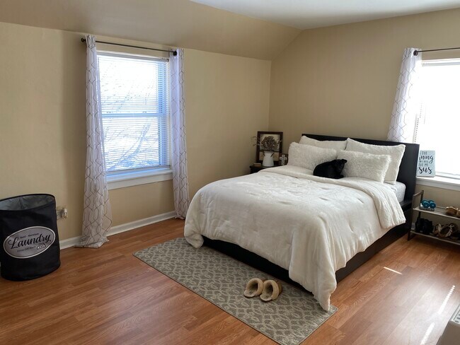 Master bedroom - 450 East Ave