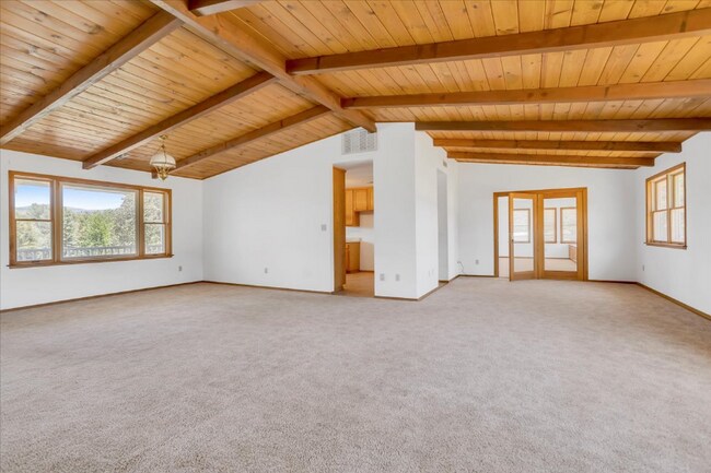 Building Photo - 21179 Hemlock St