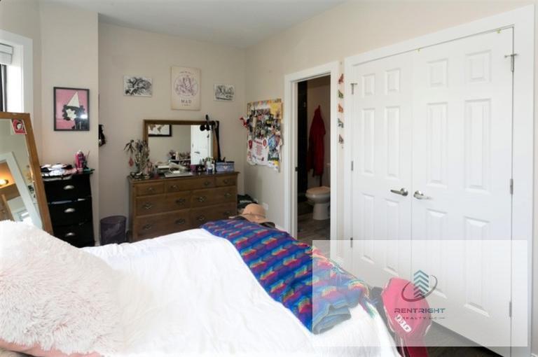 Building Photo - 2230 N Sawyer Ave