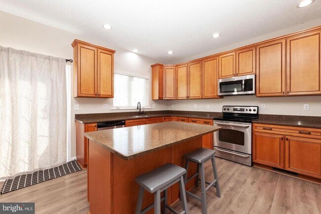 Building Photo - 1011 Martin Dr