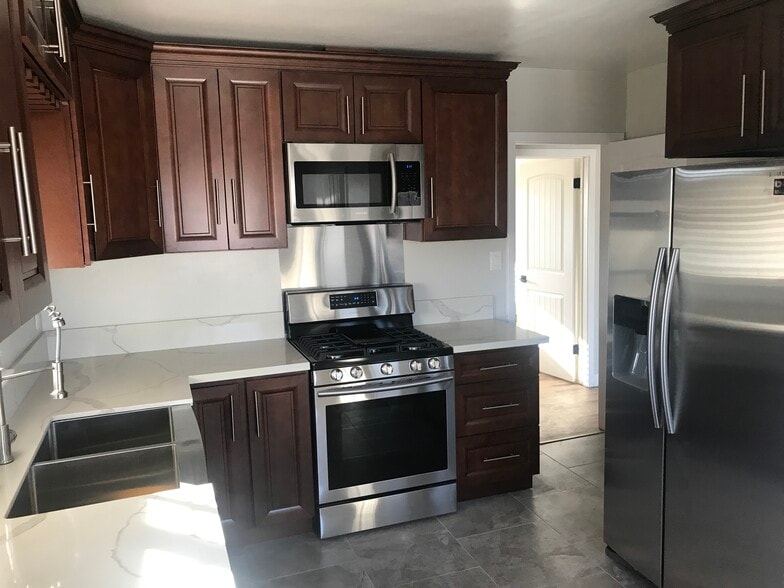 Building Photo - 1742 W 83rd St