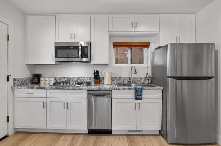 Building Photo - 1463 Ormsby Dr