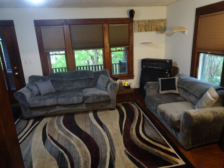 Building Photo - 718 Cliff St