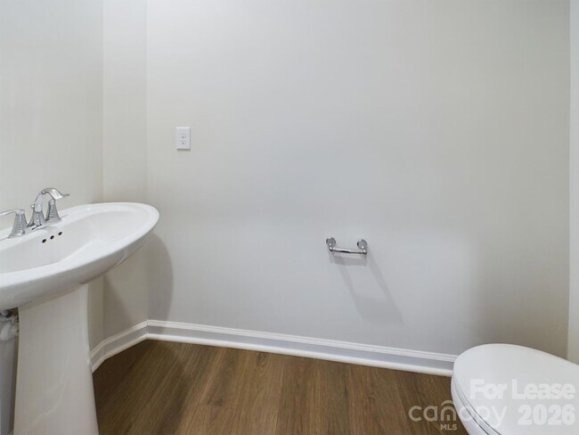 Building Photo - 15611 Country House St