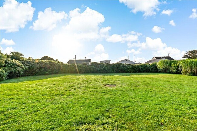 Building Photo - 11 Defelice Rd