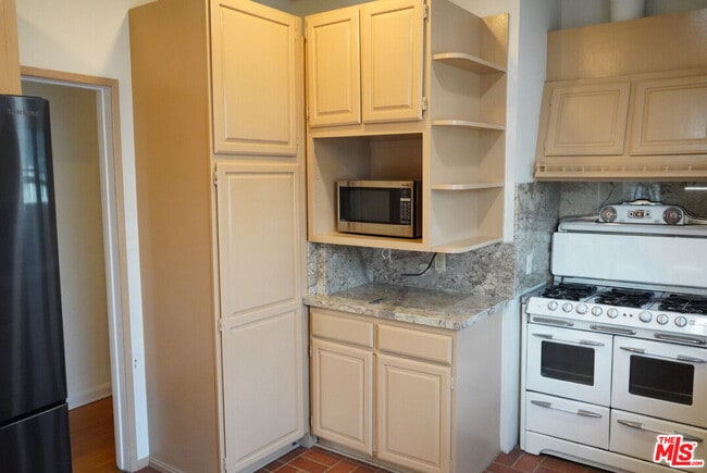 Building Photo - 8361 Blackburn Ave