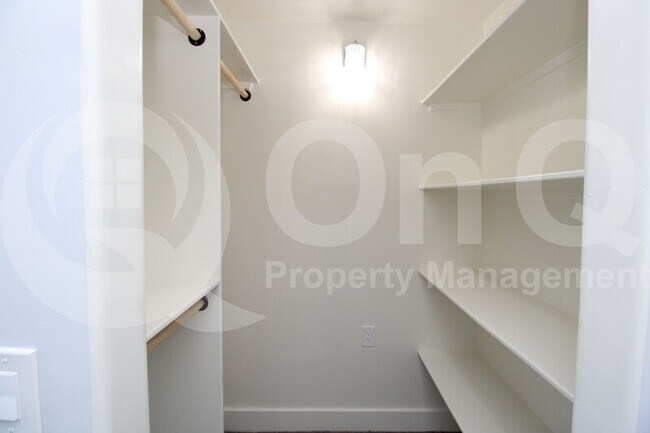 Building Photo - 10115 E Mountain View Rd