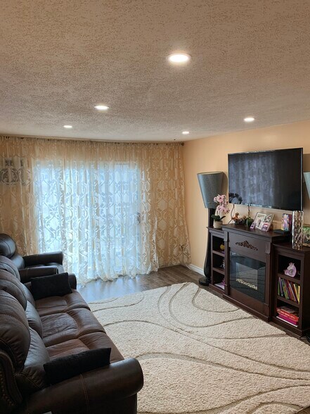 Building Photo - 379 Huse Rd