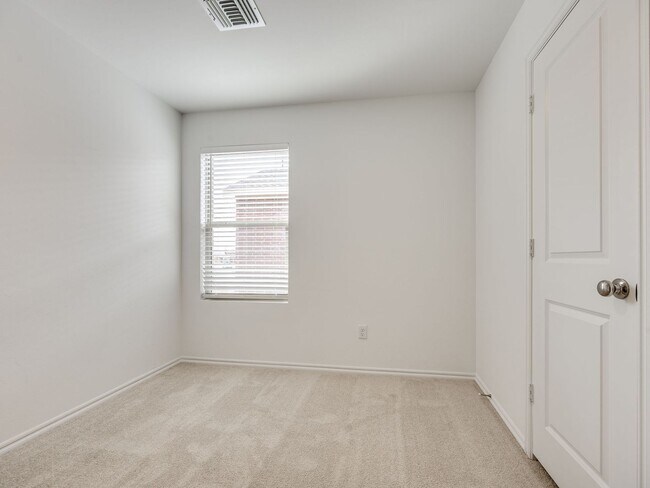 Building Photo - Brand New Home + Norman Schools + 3 bedrooms + All Applicances