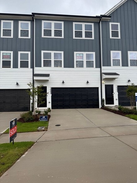 Building Photo - 1502 Tamarisk Ln