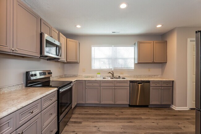 Building Photo - 2341 Castlecomer Dr