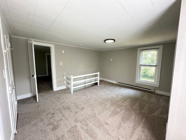 Building Photo - 125 Emig St