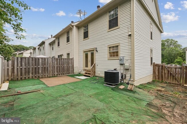 Building Photo - 5790 Burke Towne Ct