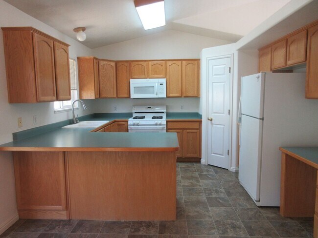 Building Photo - 461 E Cobblecreek Dr