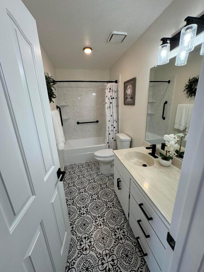 Building Photo - 2159 W Terrace Dr