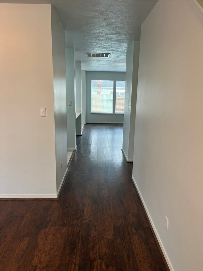 Building Photo - 911 Chapwood Ct