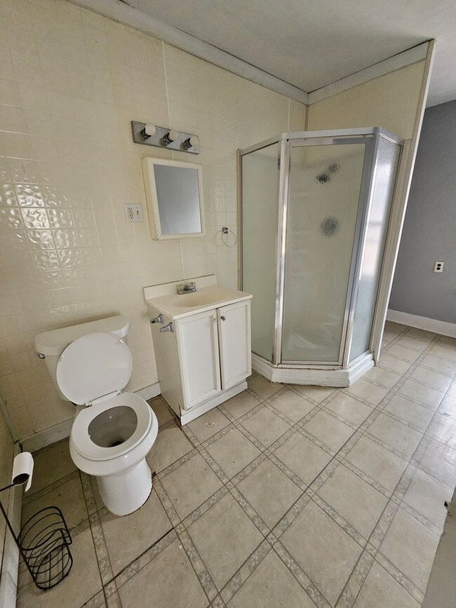 Building Photo - 1619 Chestnut St