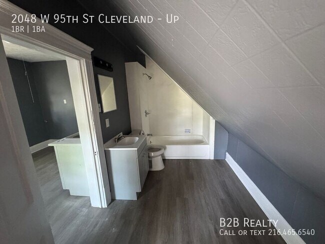 Building Photo - 2048 W 95th St
