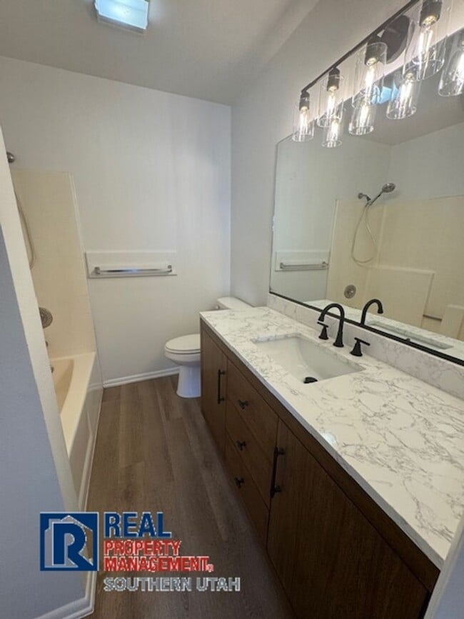 Building Photo - Colorview Townhome