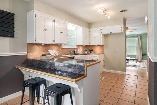 Building Photo - 1511 Fairfield Dr
