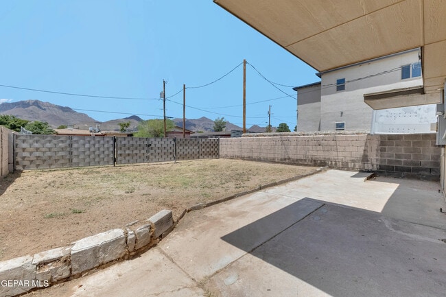 Building Photo - 8931 Robert Dr
