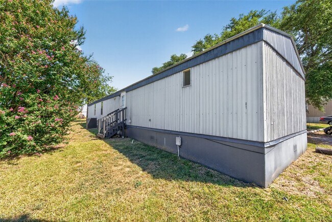 Building Photo - 1341 Flying L Ln