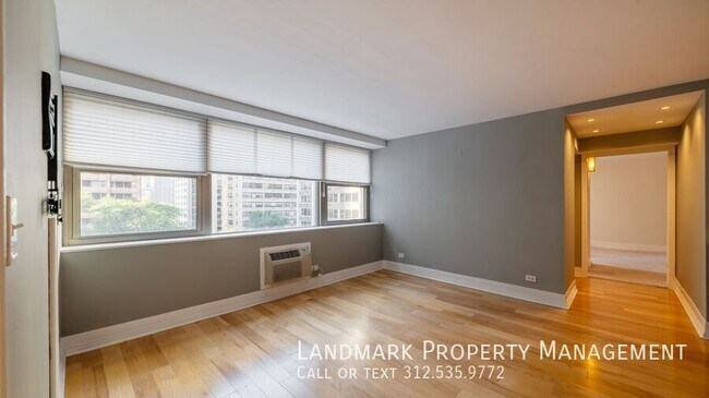 Building Photo - 253 E Delaware Pl