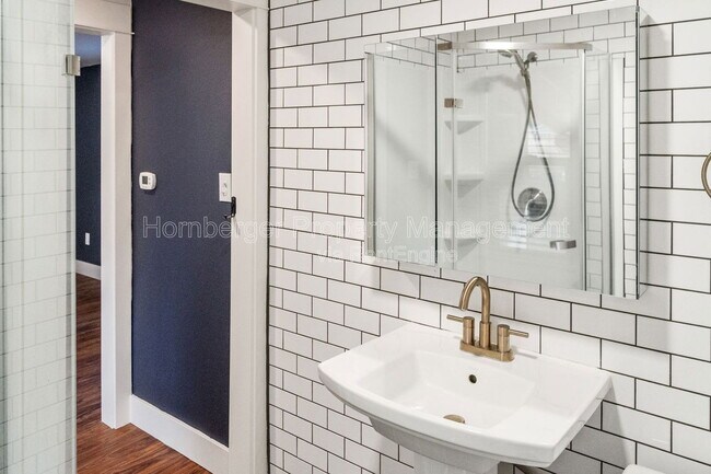 Building Photo - 3904 E 30th Ave