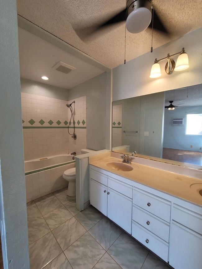 Building Photo - 86 Waipahe St