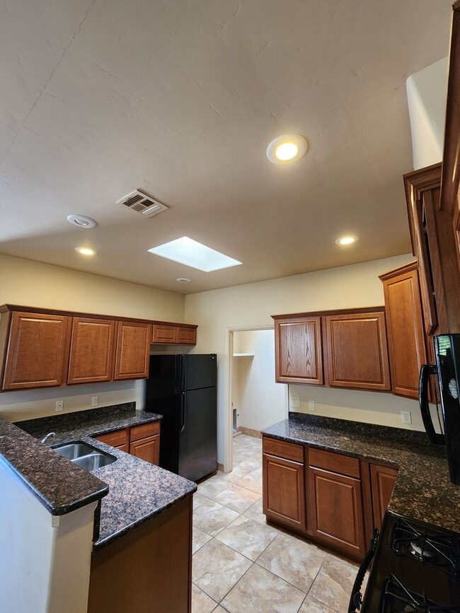 Building Photo - Sweet spot in the Pueblos at Alameda Ranch