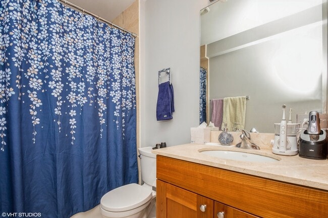 Building Photo - 657 W Fulton St