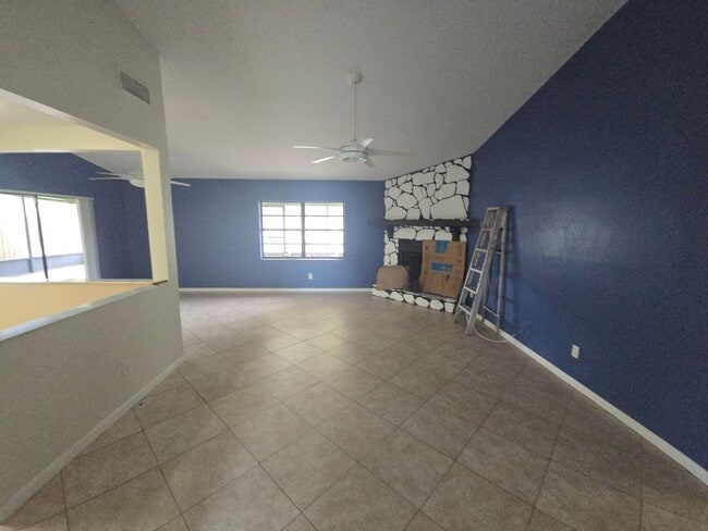 Building Photo - Solar Energy 3/2 Home in Riverview, FL.