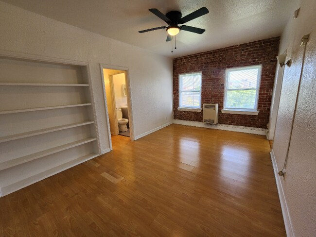 Building Photo - 3950 W 8th St