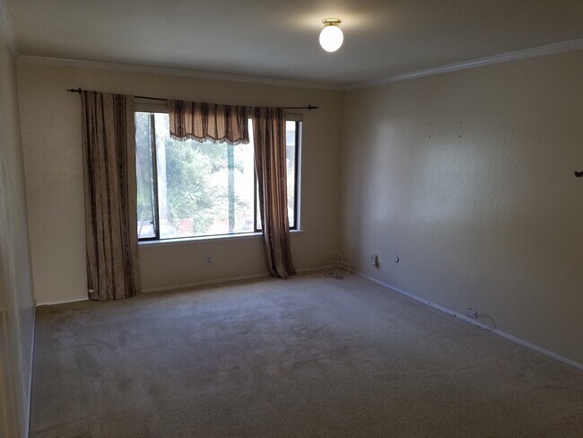 Building Photo - 471 Joost Ave