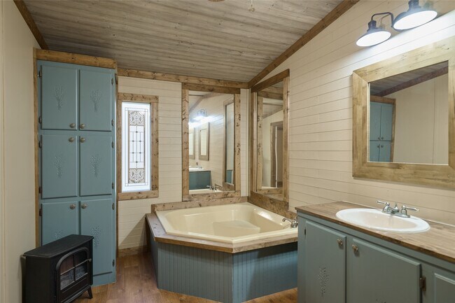 Building Photo - 17381 FM 1484 Rd