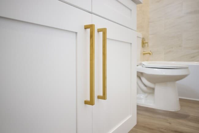 Building Photo - All Units Are Available With Brandnew Full Appliance Package