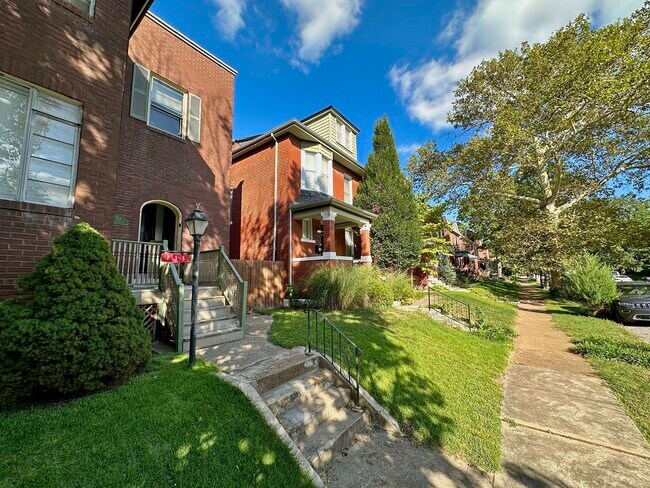 Building Photo - 735 Dover Pl