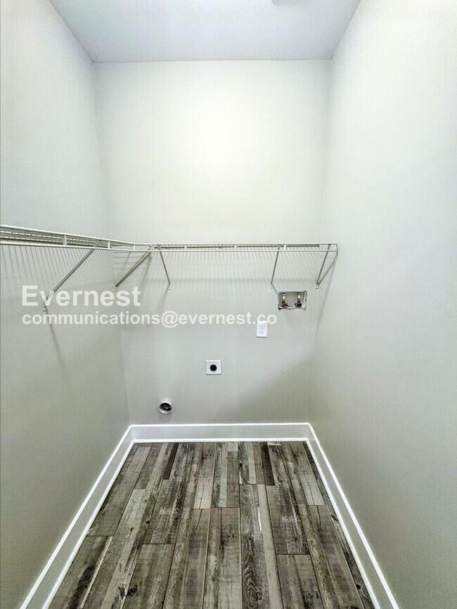 Building Photo - 463 Valley Hill Rd SE