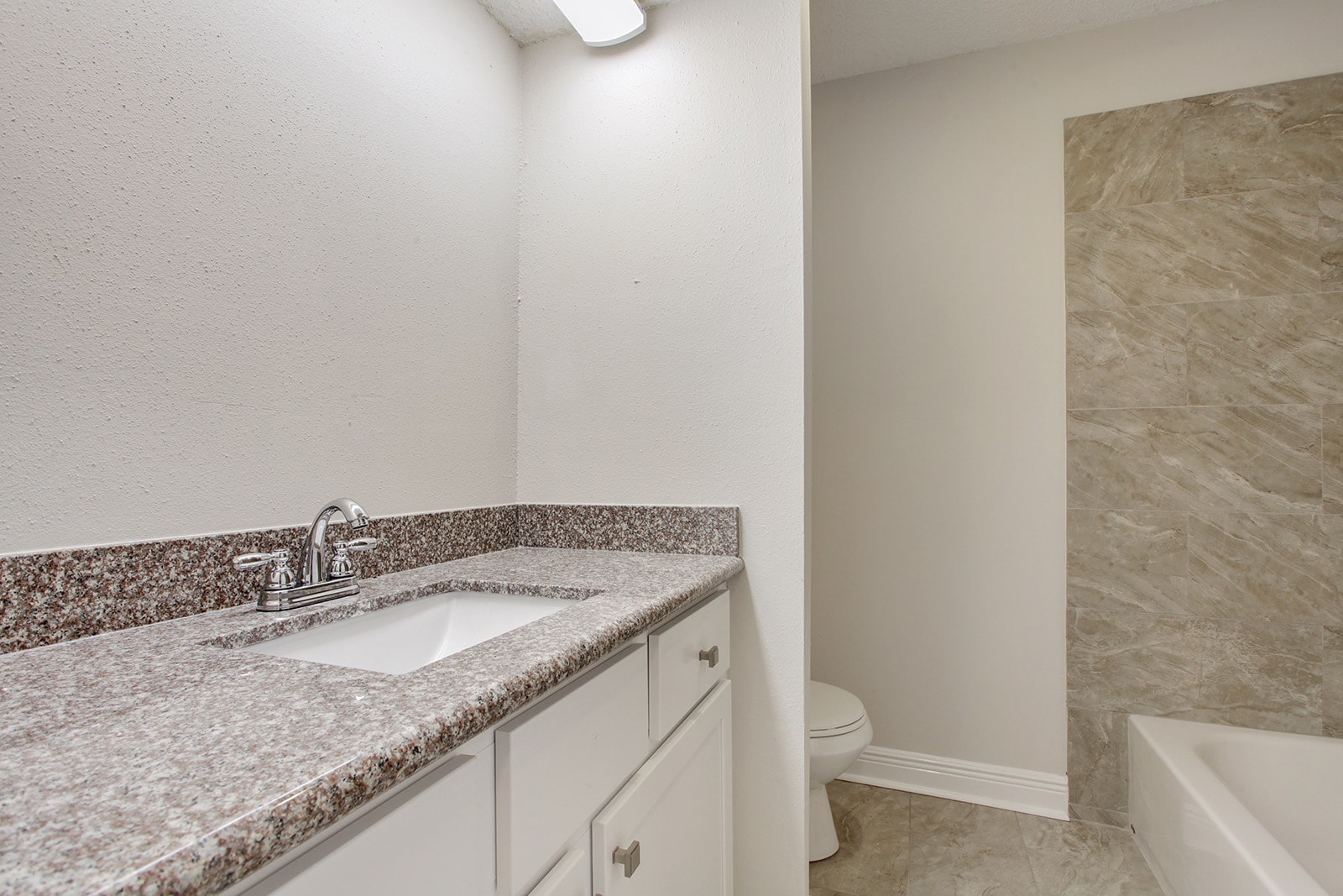 Full Bath - 8895 Richmond Dr
