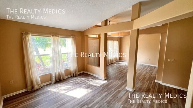 Building Photo - 1481 Woodfern St