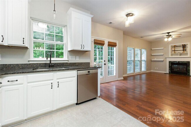 Building Photo - 155 Walmsley Pl