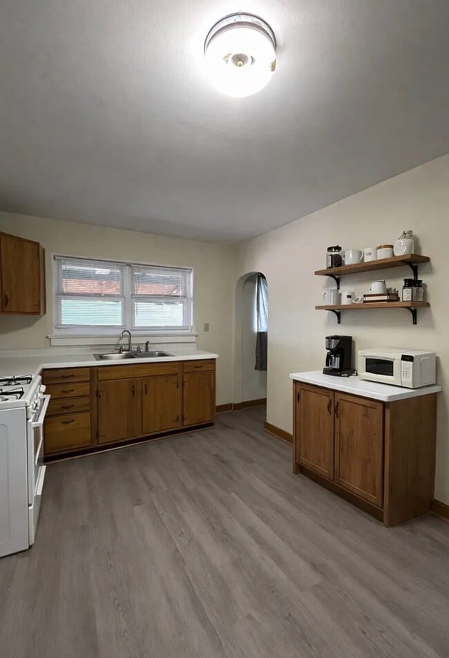 Building Photo - 18 Cleveland Ave