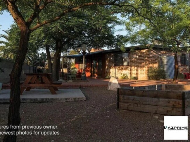 Building Photo - This modern desert retreat features polish...