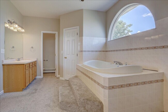 Building Photo - Amazing Custom Ranch with Privacy and Spra...