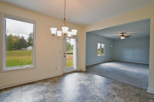 Building Photo - 625 Perolla Dr