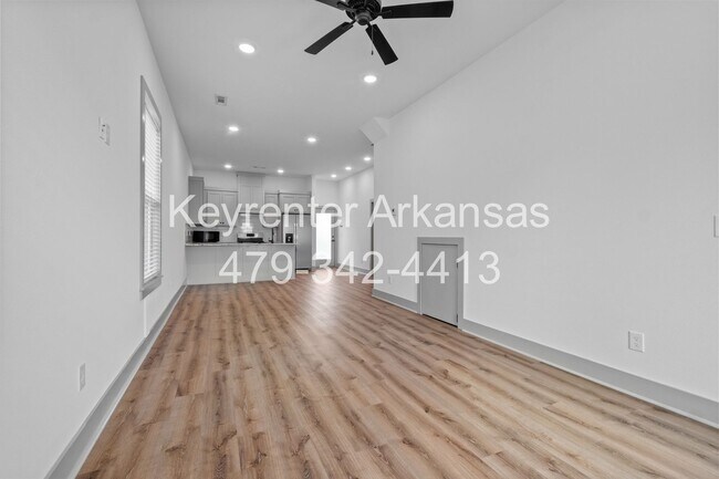 Building Photo - Duncan St Duplex