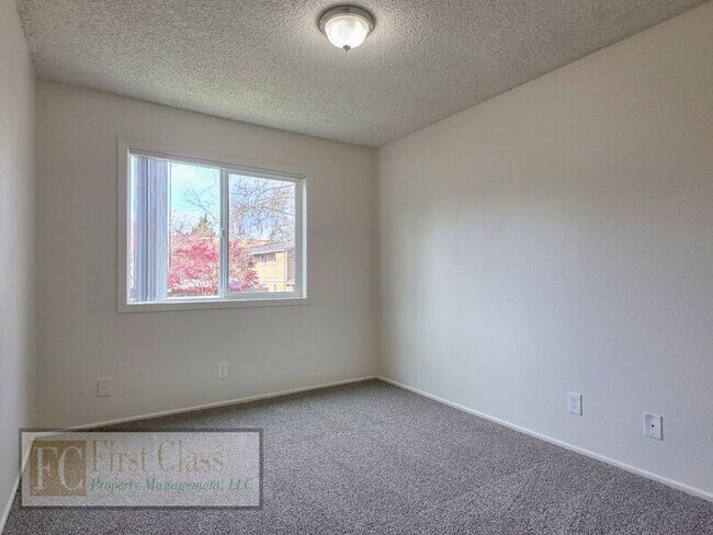 Building Photo - 17150 SW Heritage Ct