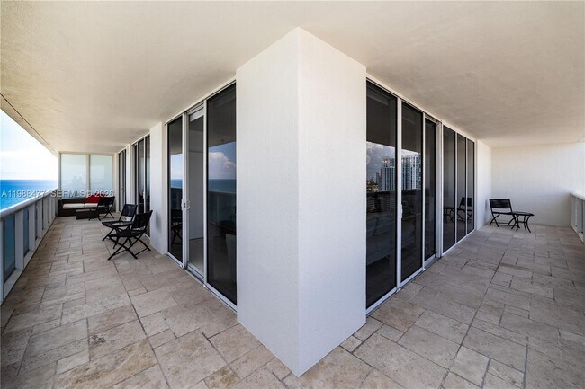 Building Photo - 1830 S Ocean Dr