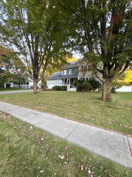 Primary Photo - 65 Forman Dr